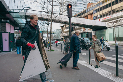 Des photographies en couleur, où les gens sont magnifiés par la lumière chaude du soleil