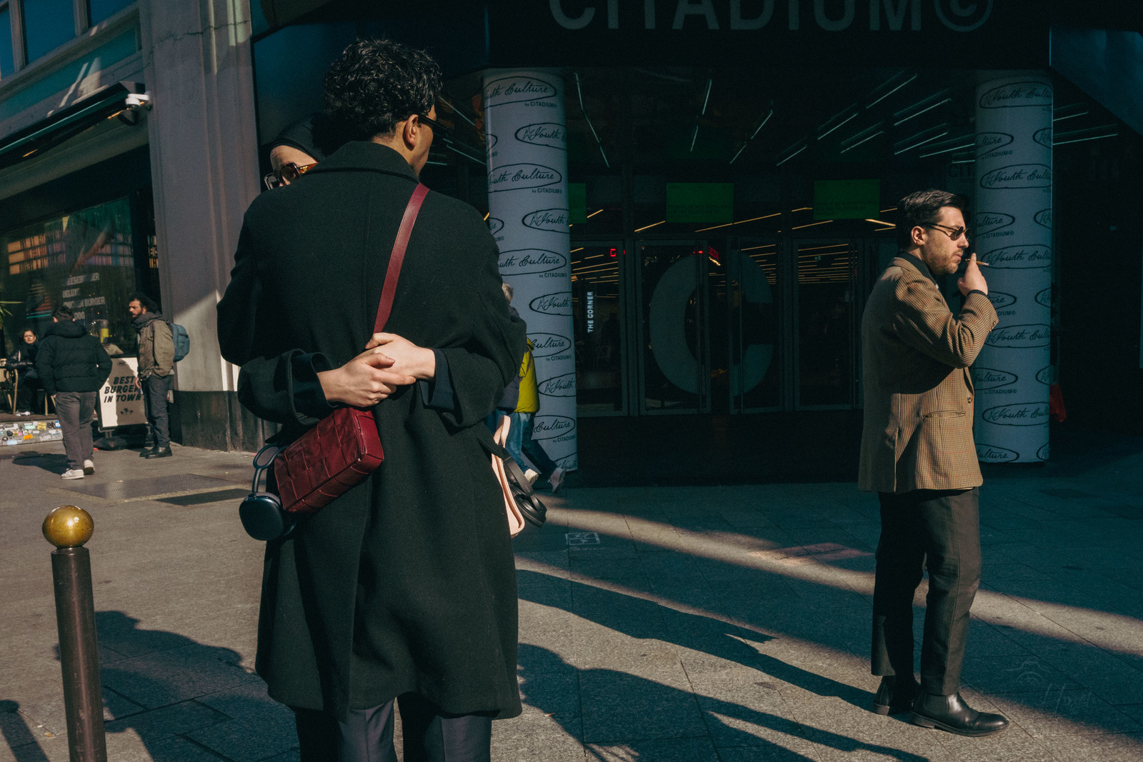 Des photographies en couleur, où les gens sont magnifiés par la lumière chaude du soleil