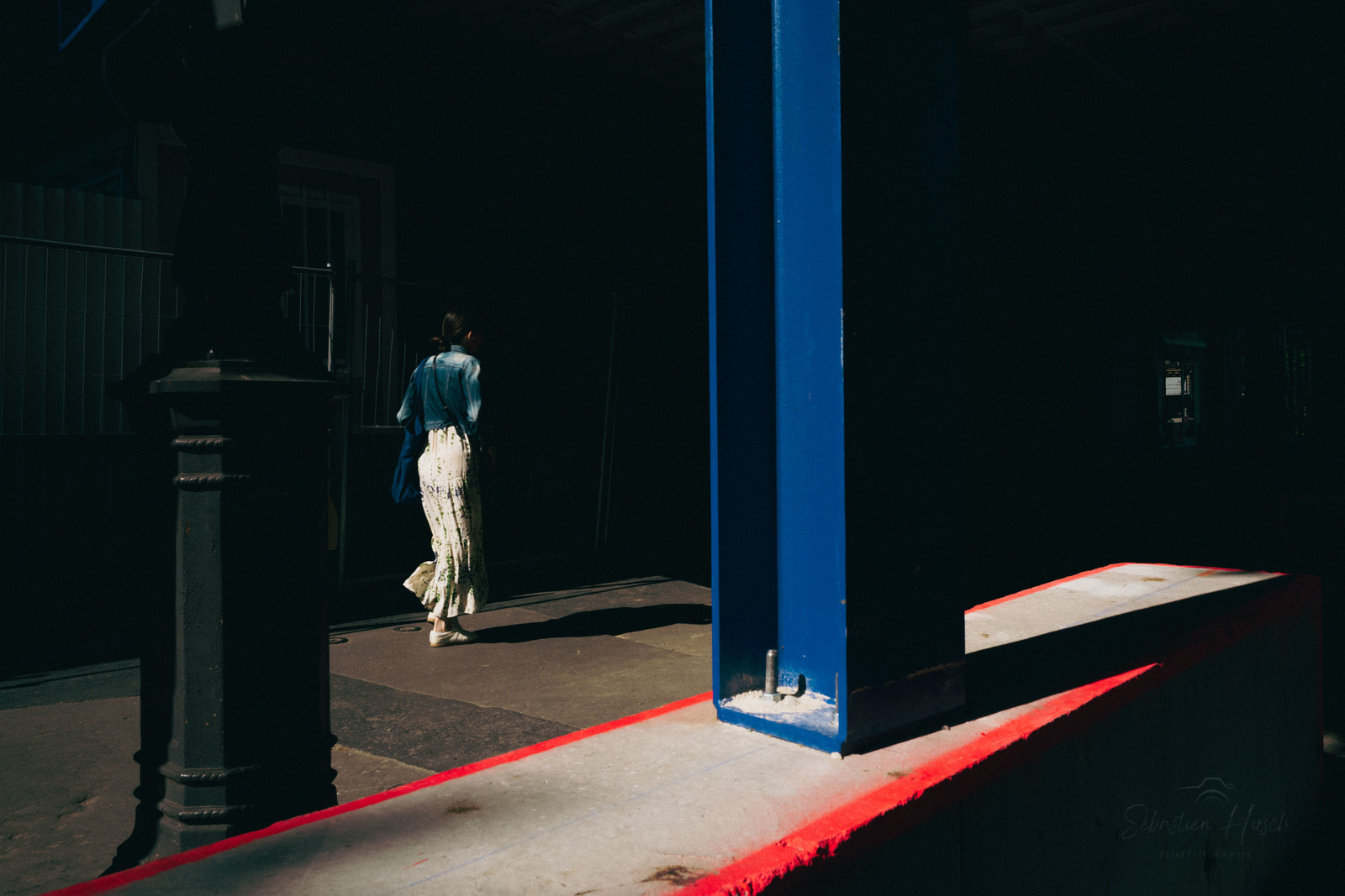 Des photographies en couleur, où les gens sont magnifiés par la lumière chaude du soleil