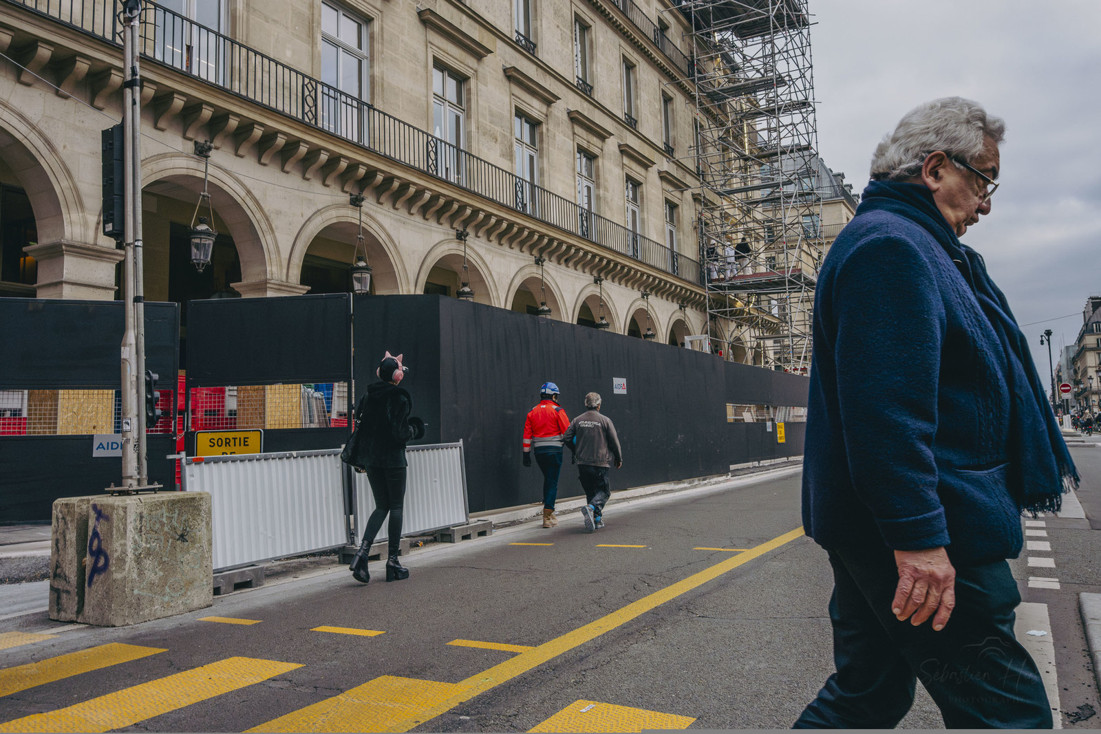 Des photographies en couleur, où les gens sont magnifiés par la lumière chaude du soleil