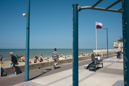 Des photographies en couleur, où les gens sont magnifiés par la lumière chaude du soleil