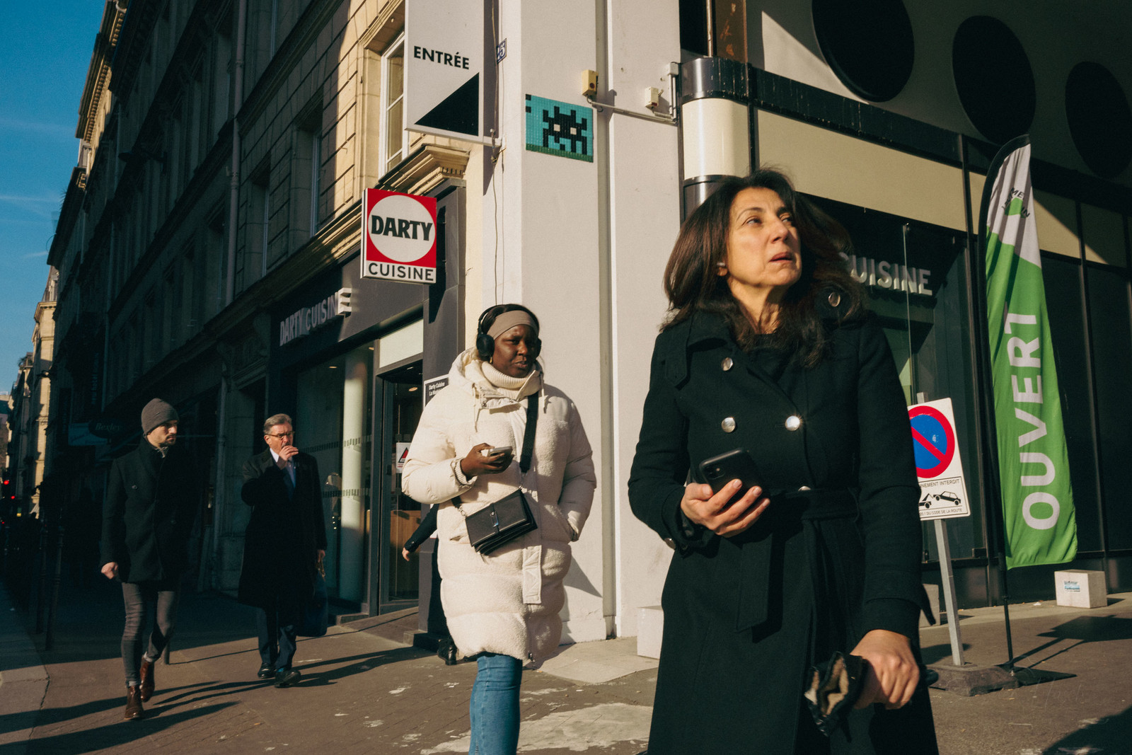 Des photographies en couleur, où les gens sont magnifiés par la lumière chaude du soleil