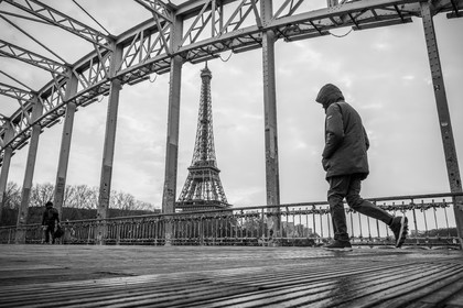 Des photographies en couleur, où les gens sont magnifiés par la lumière chaude du soleil
