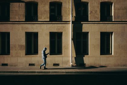 Des photographies en couleur, où les gens sont magnifiés par la lumière chaude du soleil
