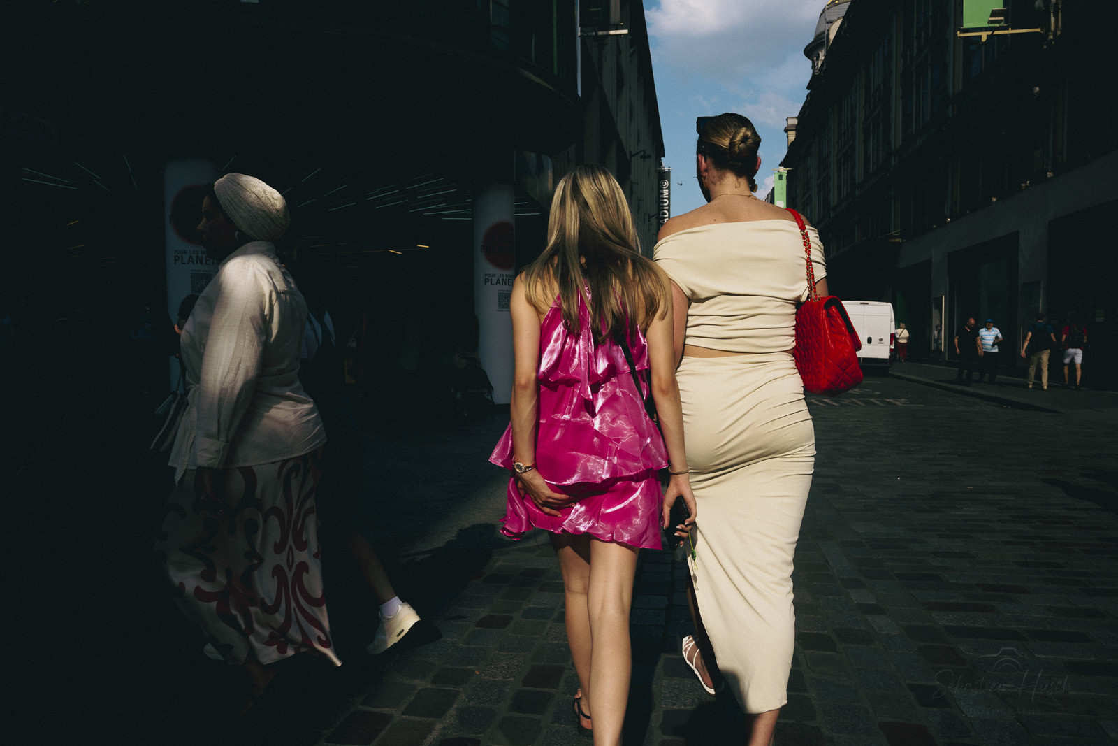 Des photographies en couleur, où les gens sont magnifiés par la lumière chaude du soleil