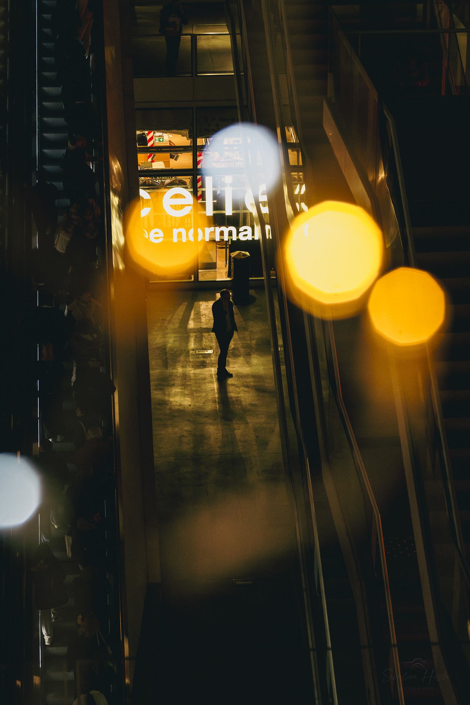 Des photographies en couleur, où les gens sont magnifiés par la lumière chaude du soleil
