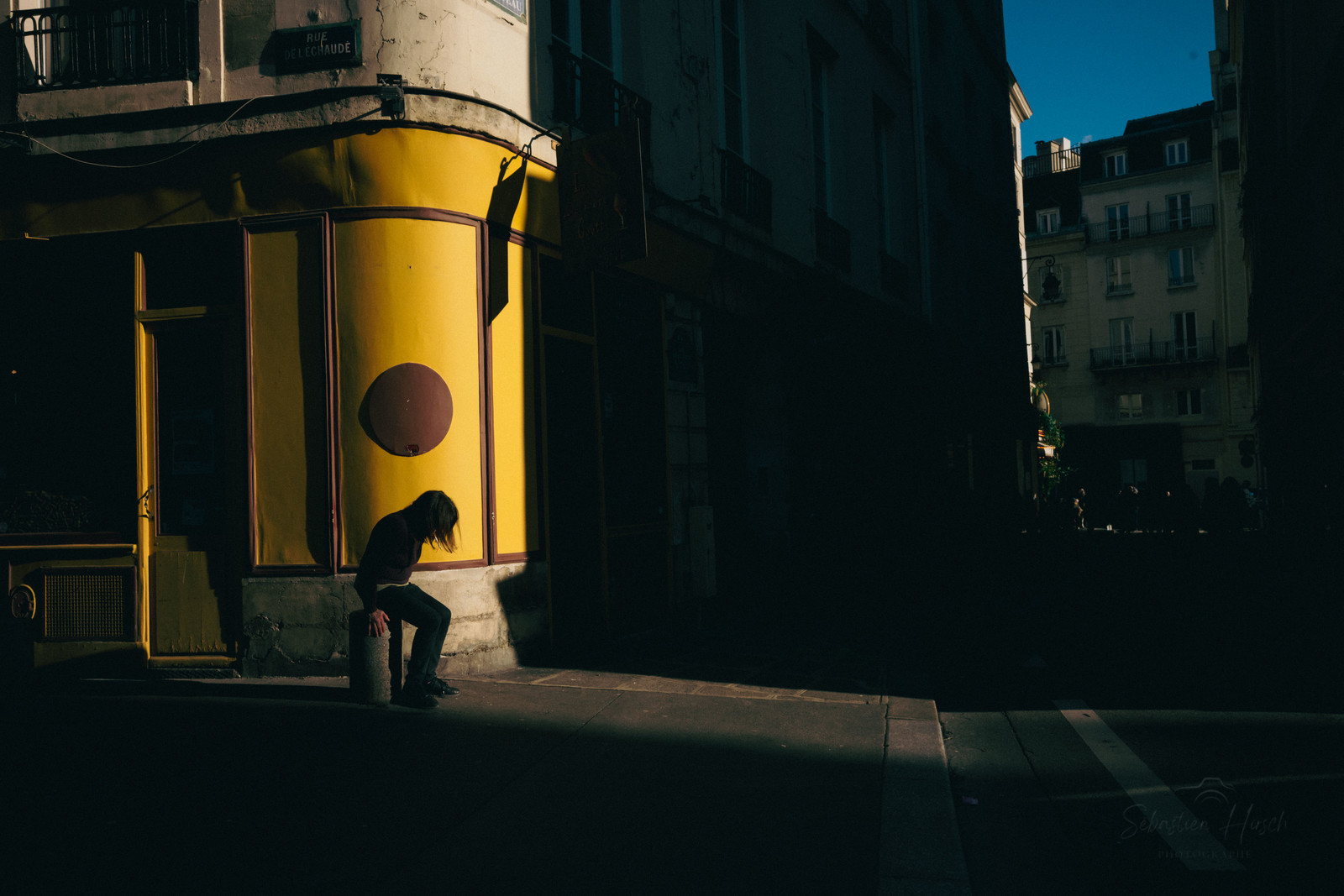 Des photographies en couleur, où les gens sont magnifiés par la lumière chaude du soleil