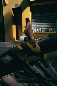 Des photographies en couleur, où les gens sont magnifiés par la lumière chaude du soleil