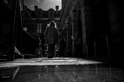 Des photographies en couleur, où les gens sont magnifiés par la lumière chaude du soleil