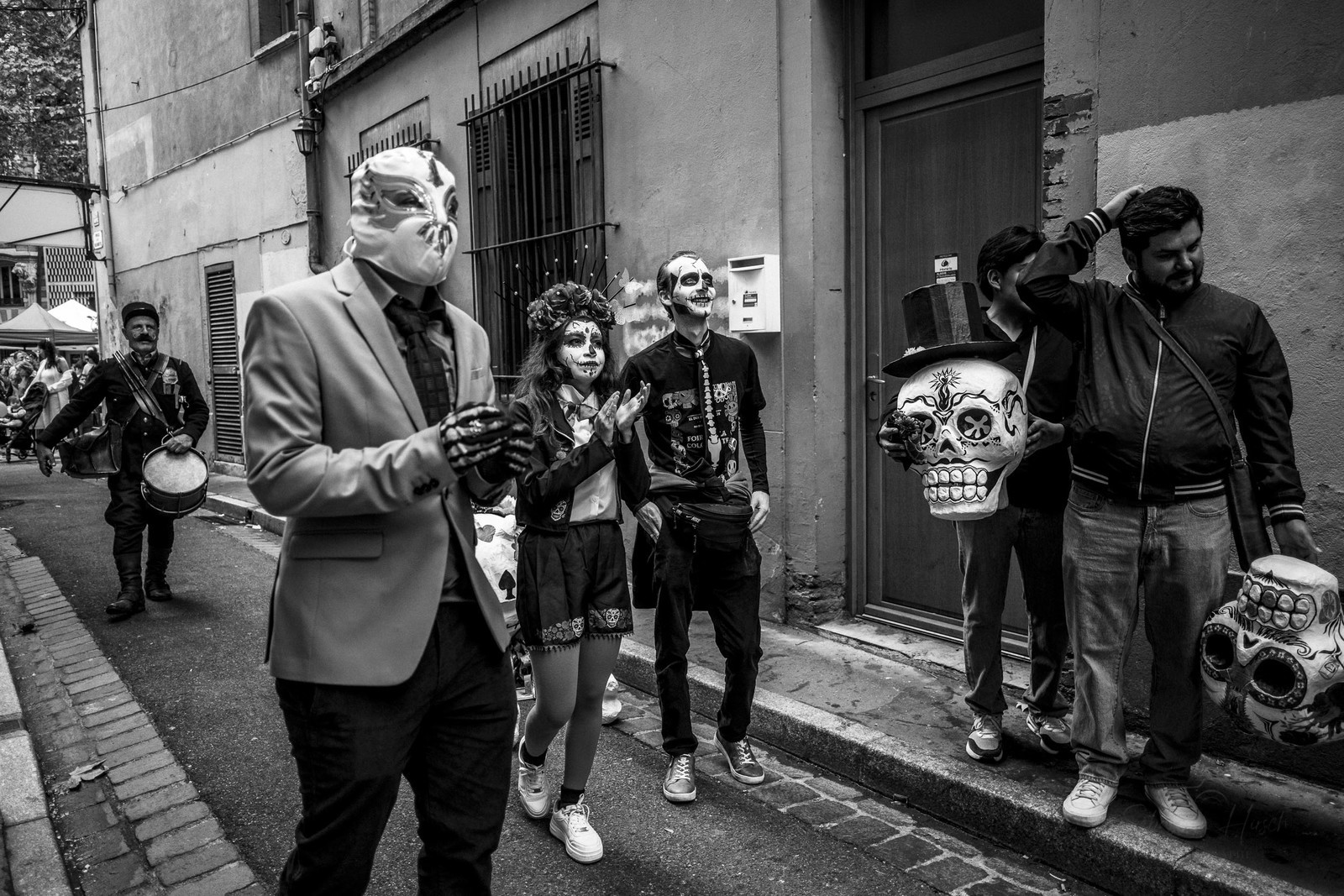 Des photographies en couleur, où les gens sont magnifiés par la lumière chaude du soleil