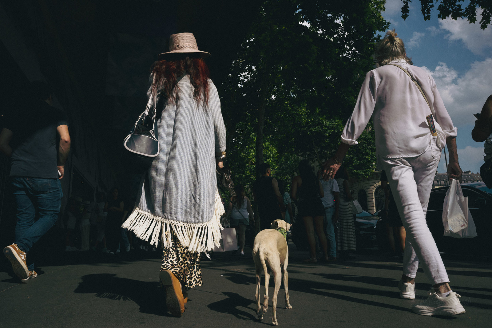 Des photographies en couleur, où les gens sont magnifiés par la lumière chaude du soleil