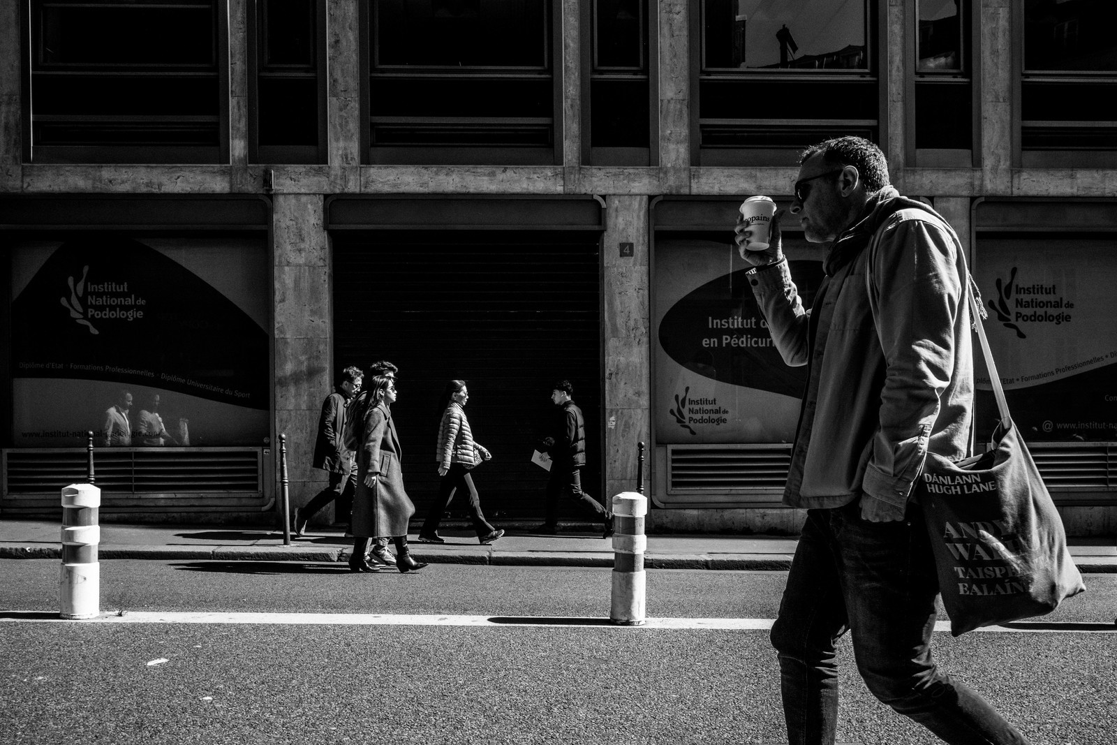 Des photographies en couleur, où les gens sont magnifiés par la lumière chaude du soleil