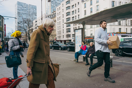 Des photographies en couleur, où les gens sont magnifiés par la lumière chaude du soleil