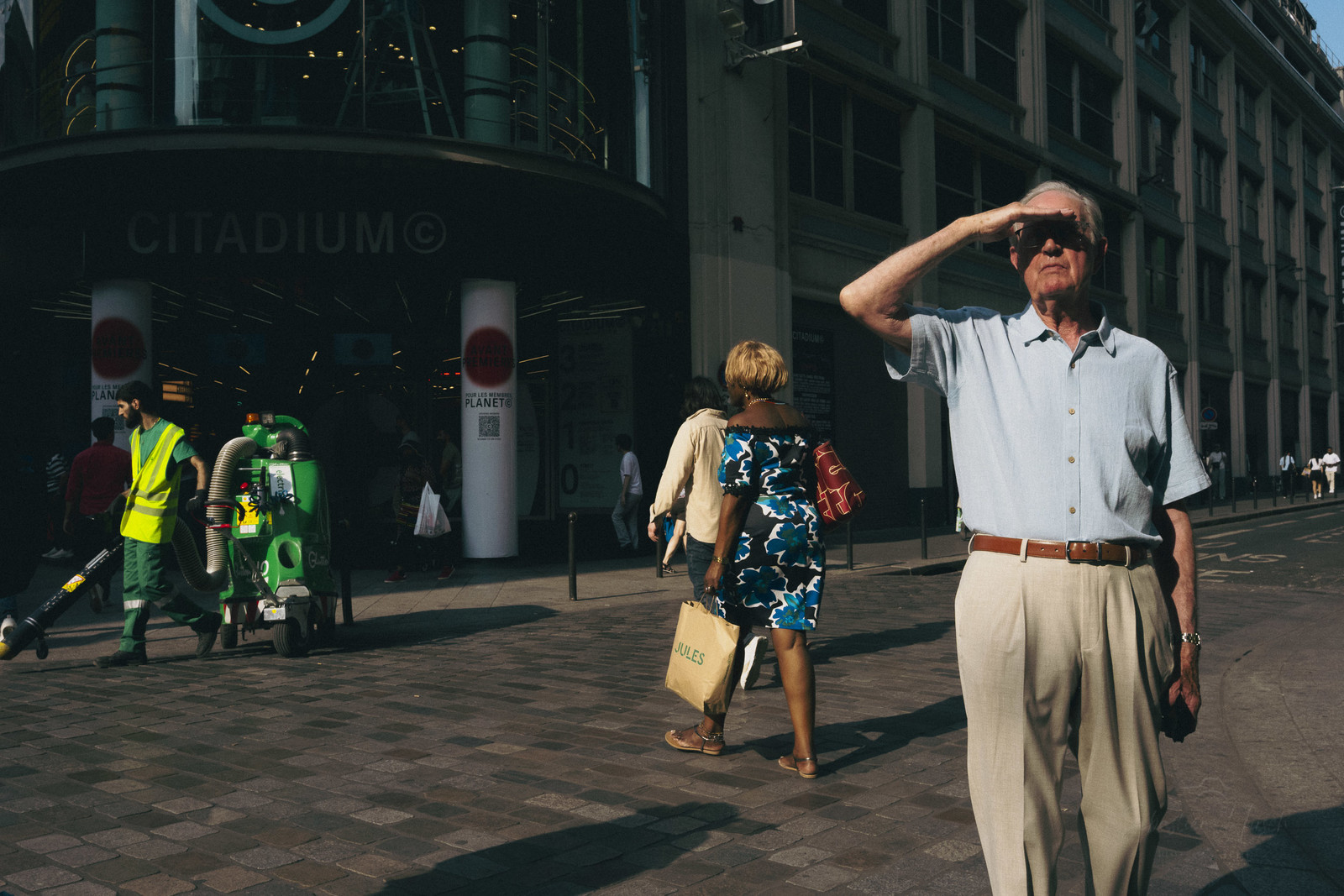 Des photographies en couleur, où les gens sont magnifiés par la lumière chaude du soleil