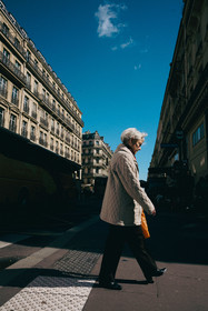 Des photographies en couleur, où les gens sont magnifiés par la lumière chaude du soleil