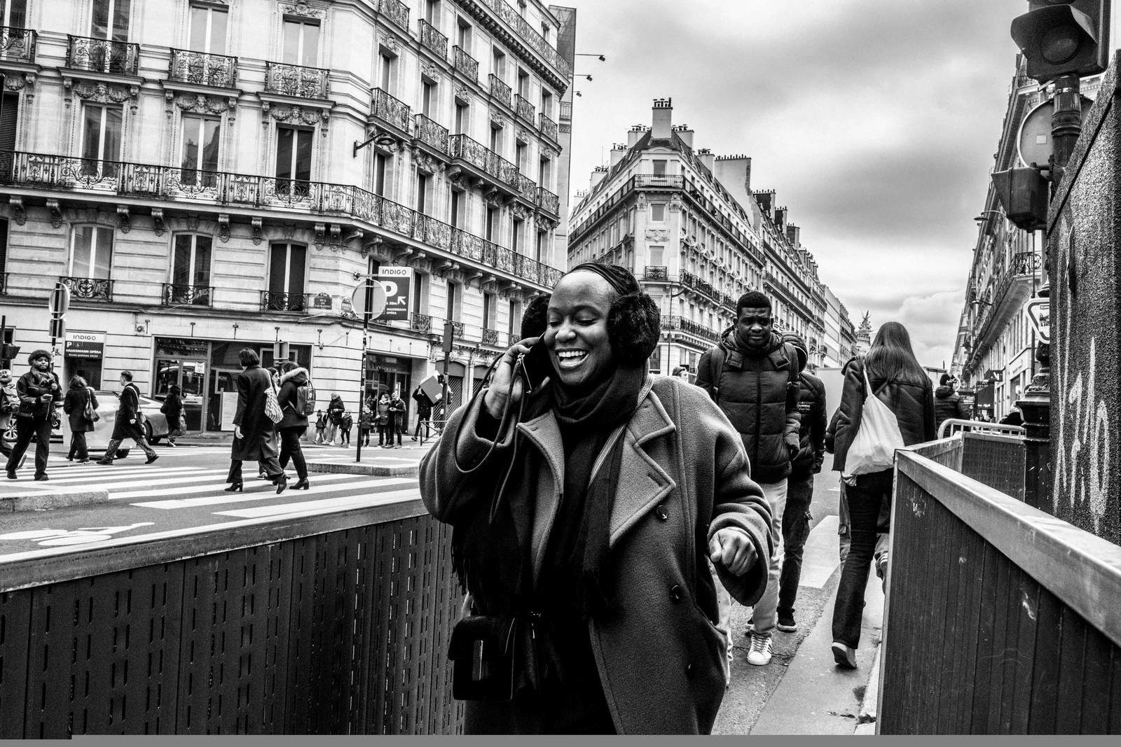 Des photographies en couleur, où les gens sont magnifiés par la lumière chaude du soleil