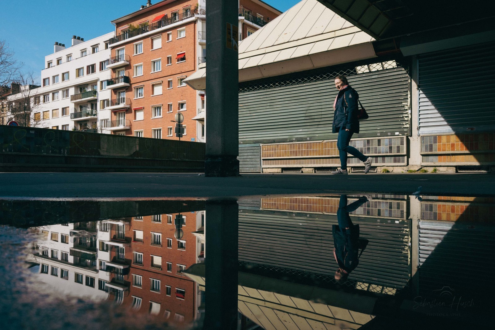 Des photographies en couleur, où les gens sont magnifiés par la lumière chaude du soleil
