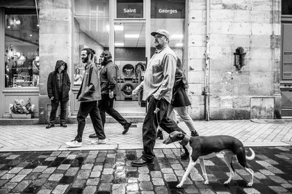 Des photographies en couleur, où les gens sont magnifiés par la lumière chaude du soleil
