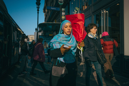 Des photographies en couleur, où les gens sont magnifiés par la lumière chaude du soleil