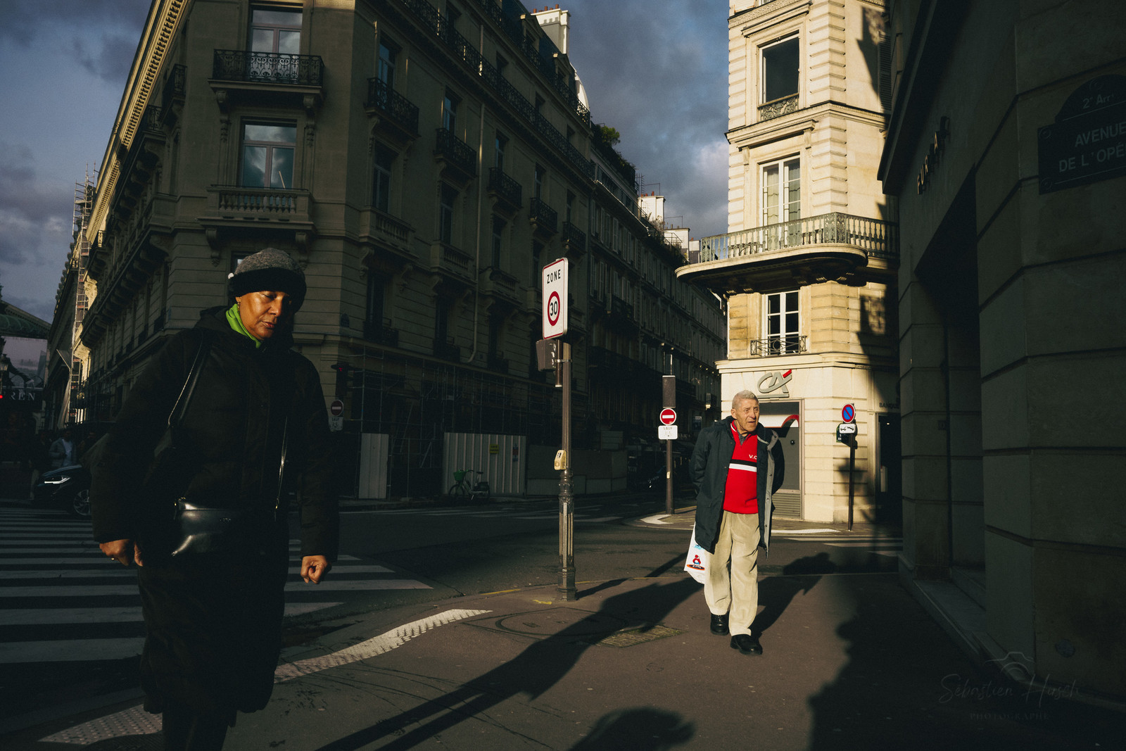 Des photographies en couleur, où les gens sont magnifiés par la lumière chaude du soleil
