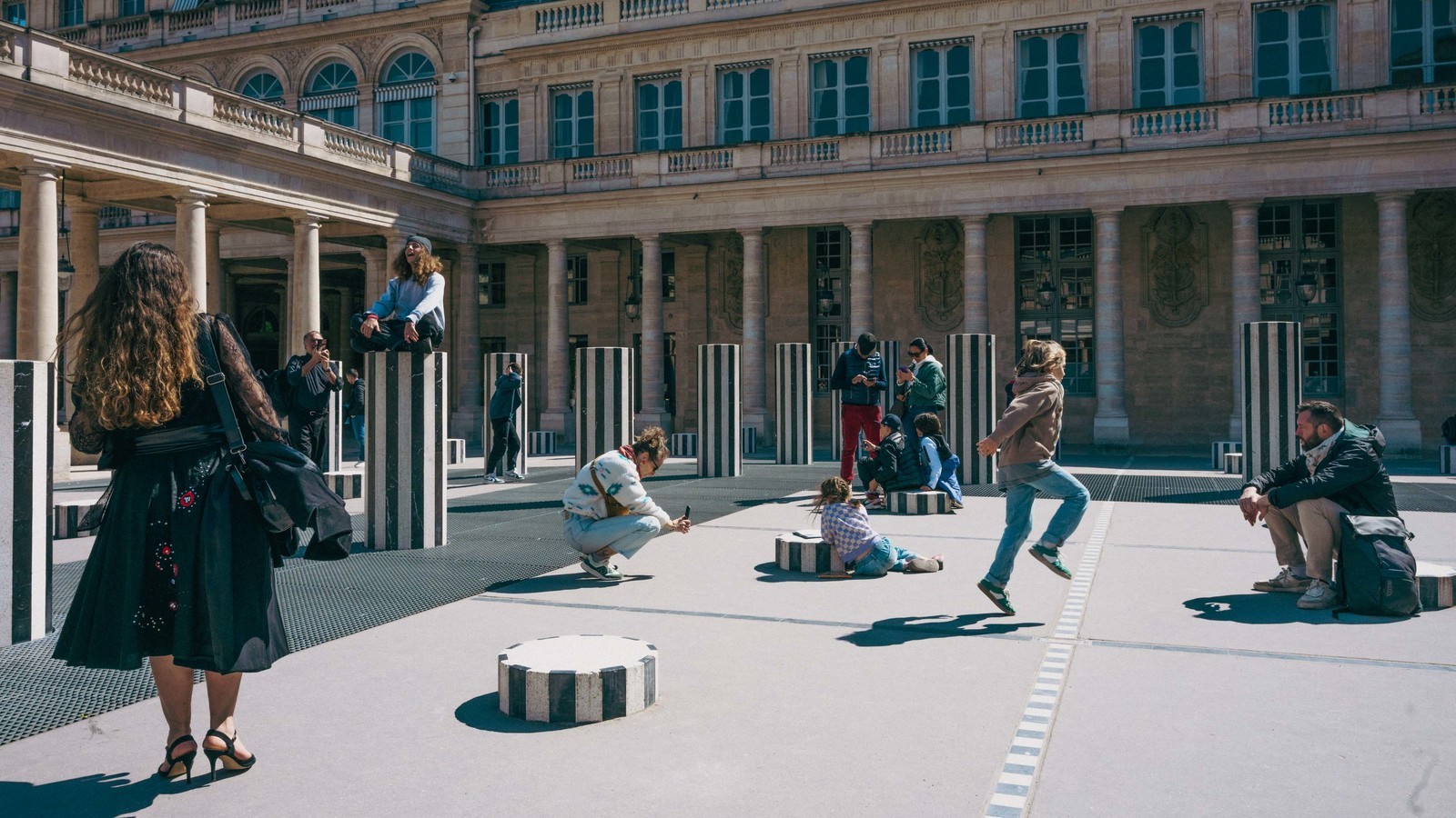 Des photographies en couleur, où les gens sont magnifiés par la lumière chaude du soleil