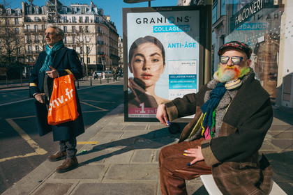 Des photographies en couleur, où les gens sont magnifiés par la lumière chaude du soleil