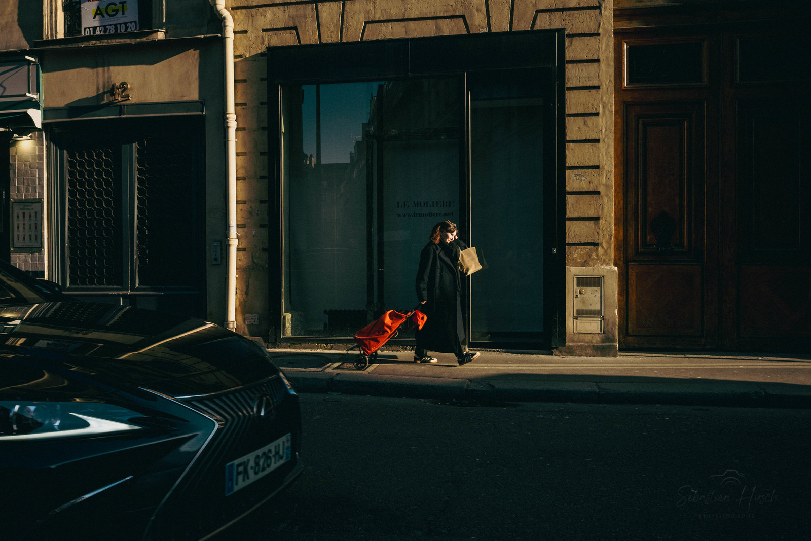 Des photographies en couleur, où les gens sont magnifiés par la lumière chaude du soleil