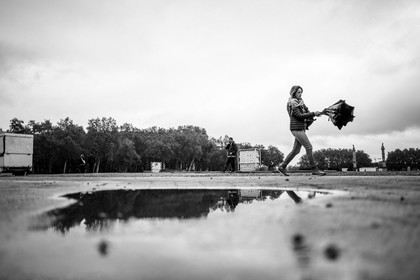 Des photographies en couleur, où les gens sont magnifiés par la lumière chaude du soleil
