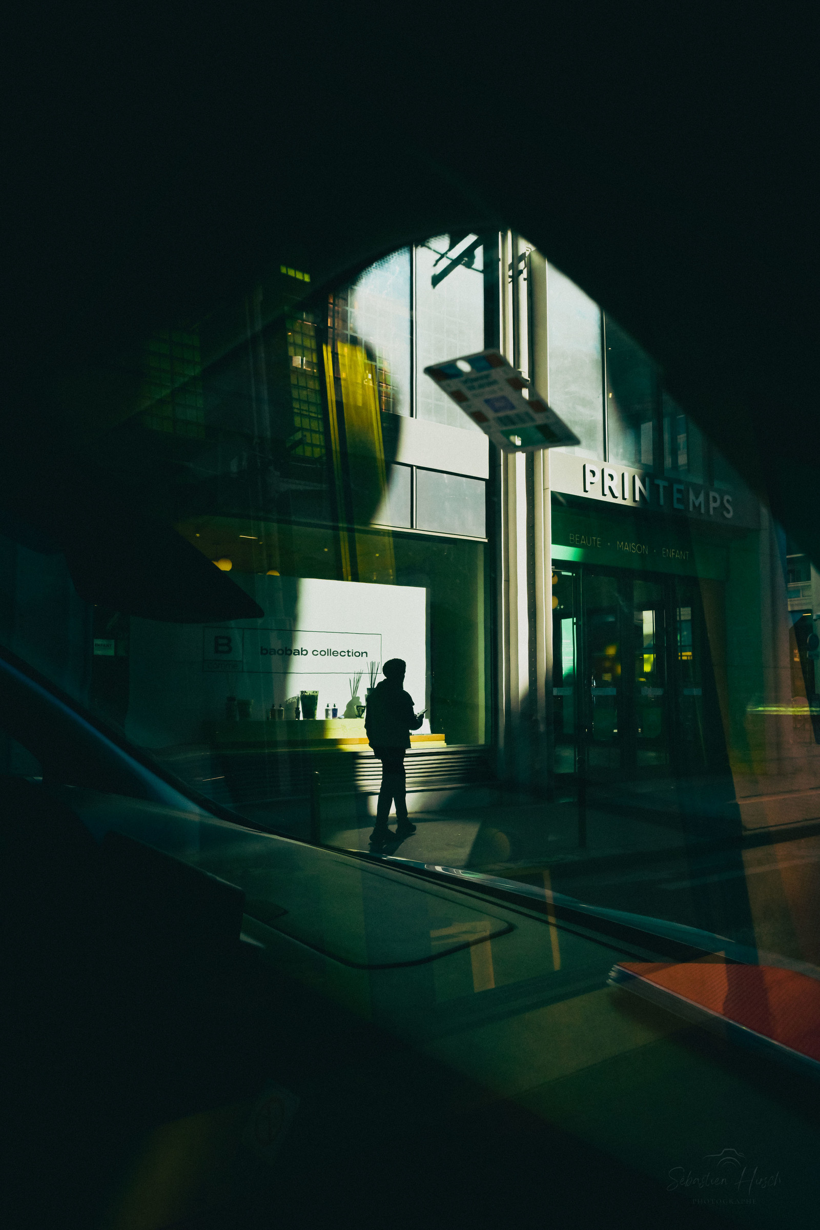 Des photographies en couleur, où les gens sont magnifiés par la lumière chaude du soleil