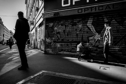 Des photographies en couleur, où les gens sont magnifiés par la lumière chaude du soleil