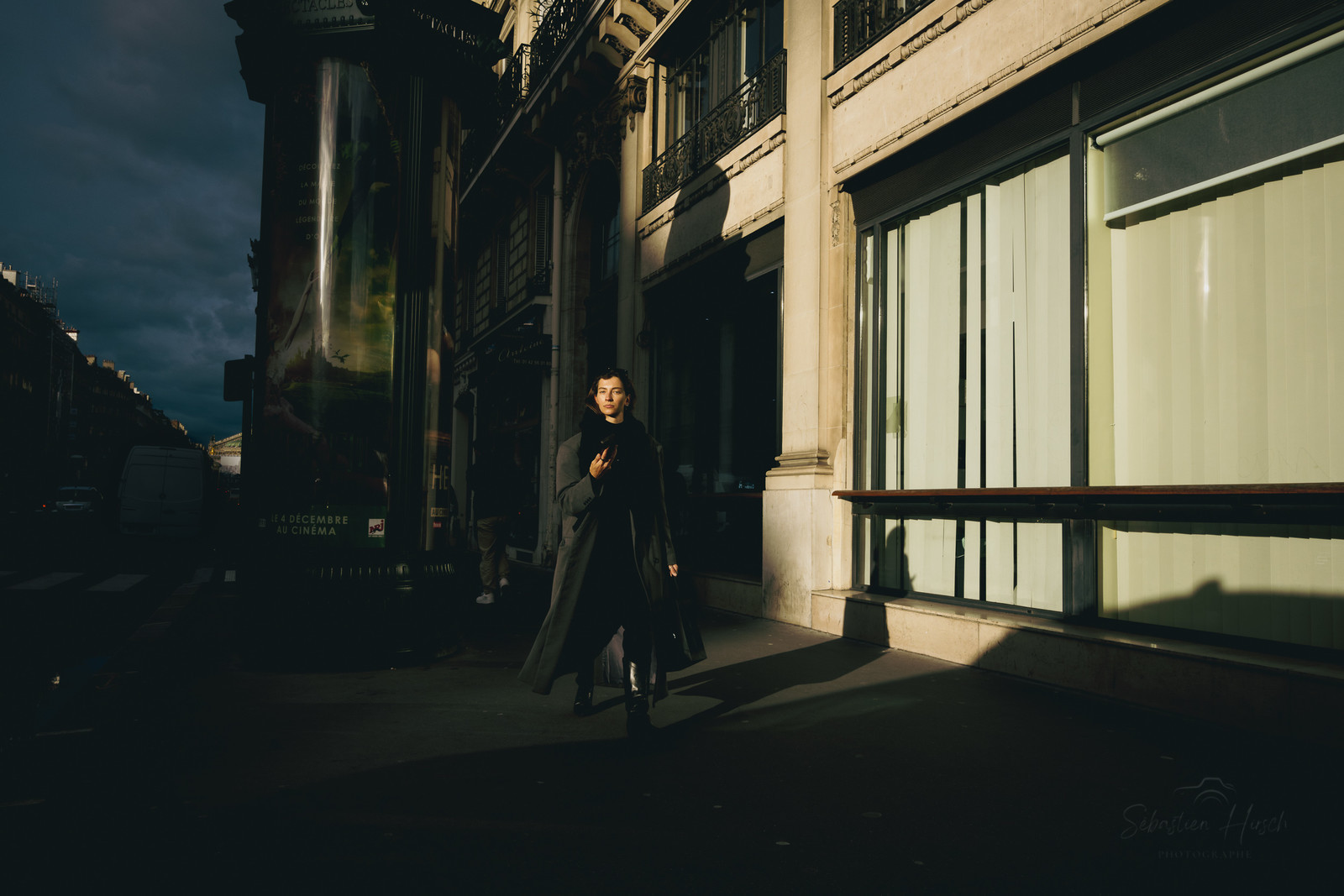 Des photographies en couleur, où les gens sont magnifiés par la lumière chaude du soleil